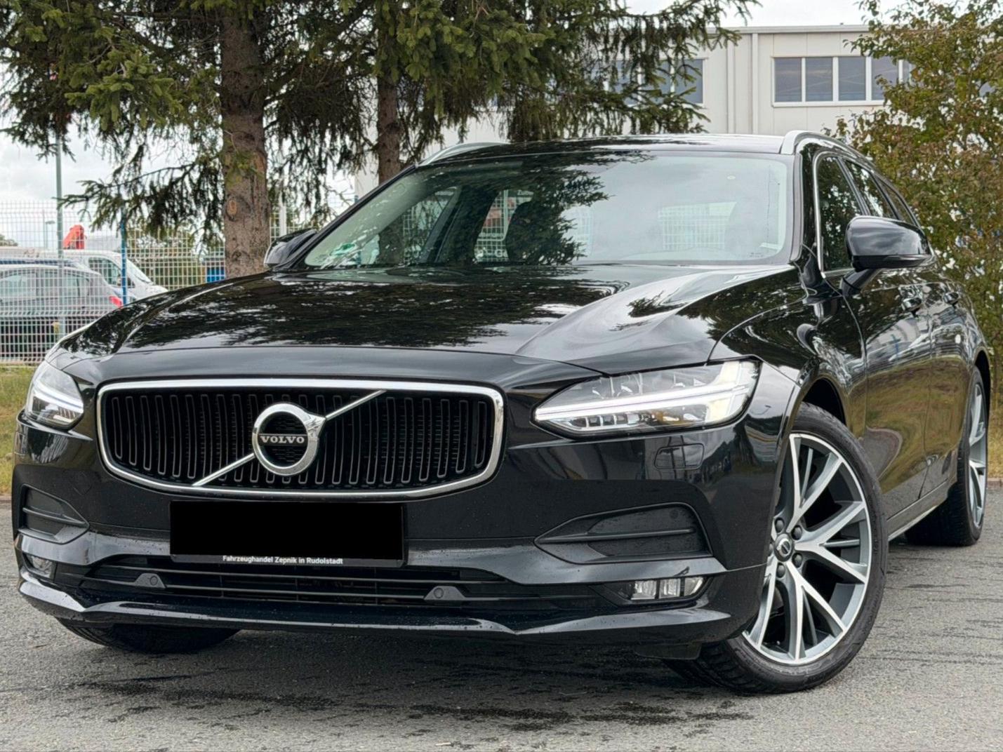 Volvo V90 Kombi Momentum Aut. 1. Hand Leder LED 8-fach