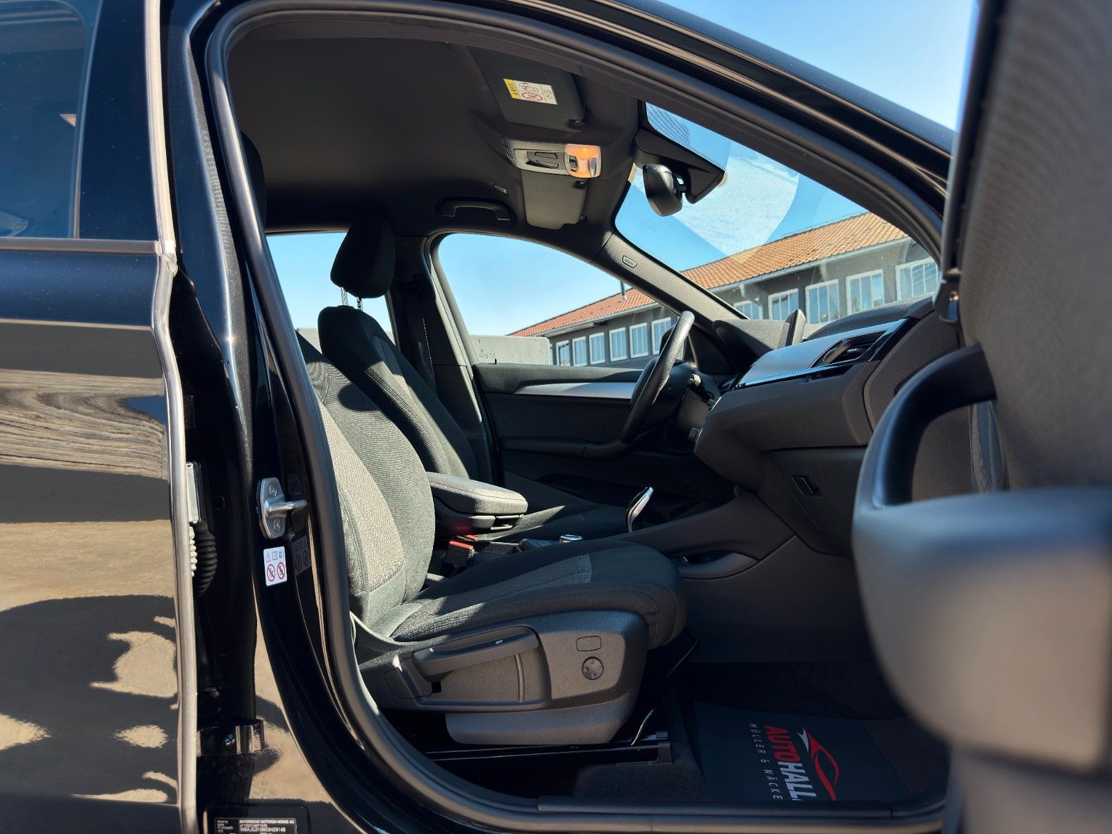 Fahrzeugabbildung BMW X1 sDrive20i Advantage Tempomat AHK PDC SHZ LED