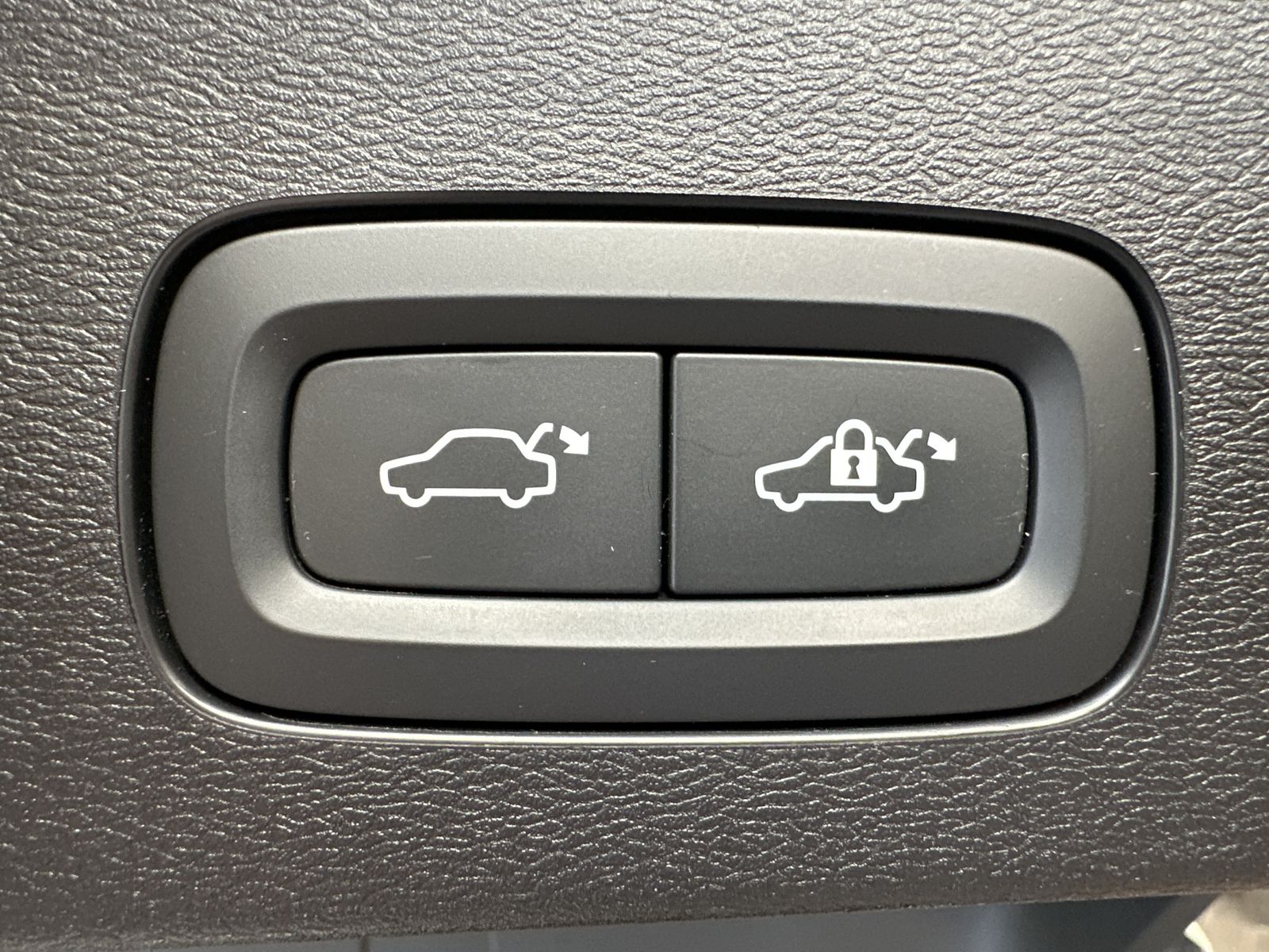 Fahrzeugabbildung Volvo V60 Inscription Plug-In Hybrid AWD NAV+LED+KAM