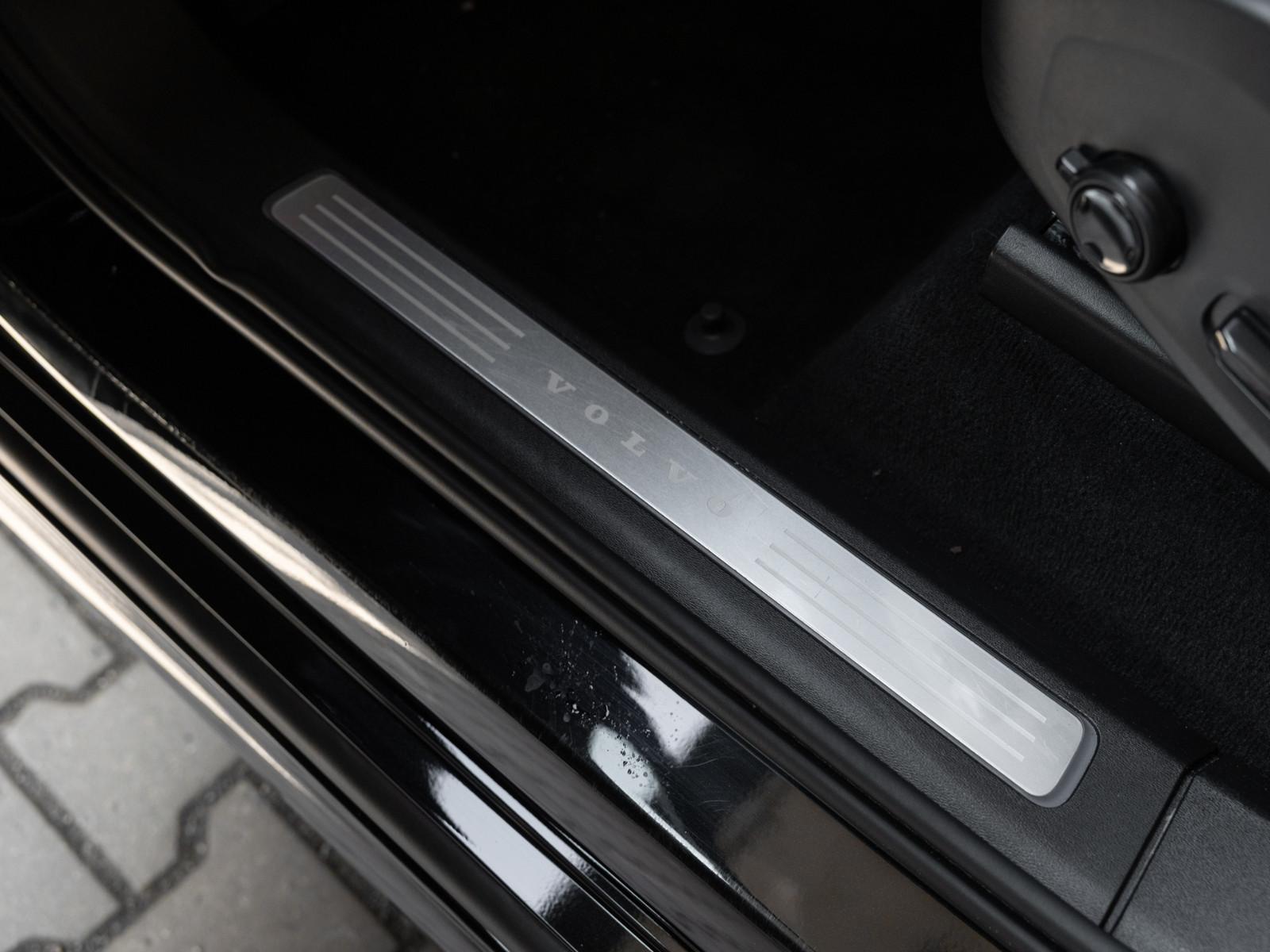 Volvo XC90 B5 AWD Ultimate Dark- voll