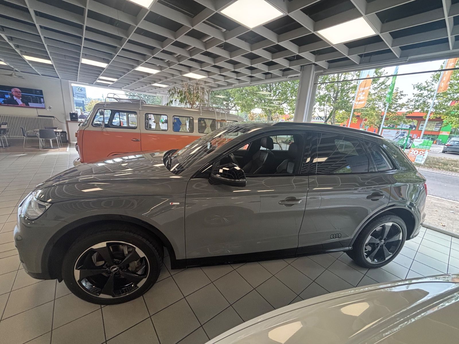 Fahrzeugabbildung Audi Q5 40 TDI quattro KAM NAV S-LINE