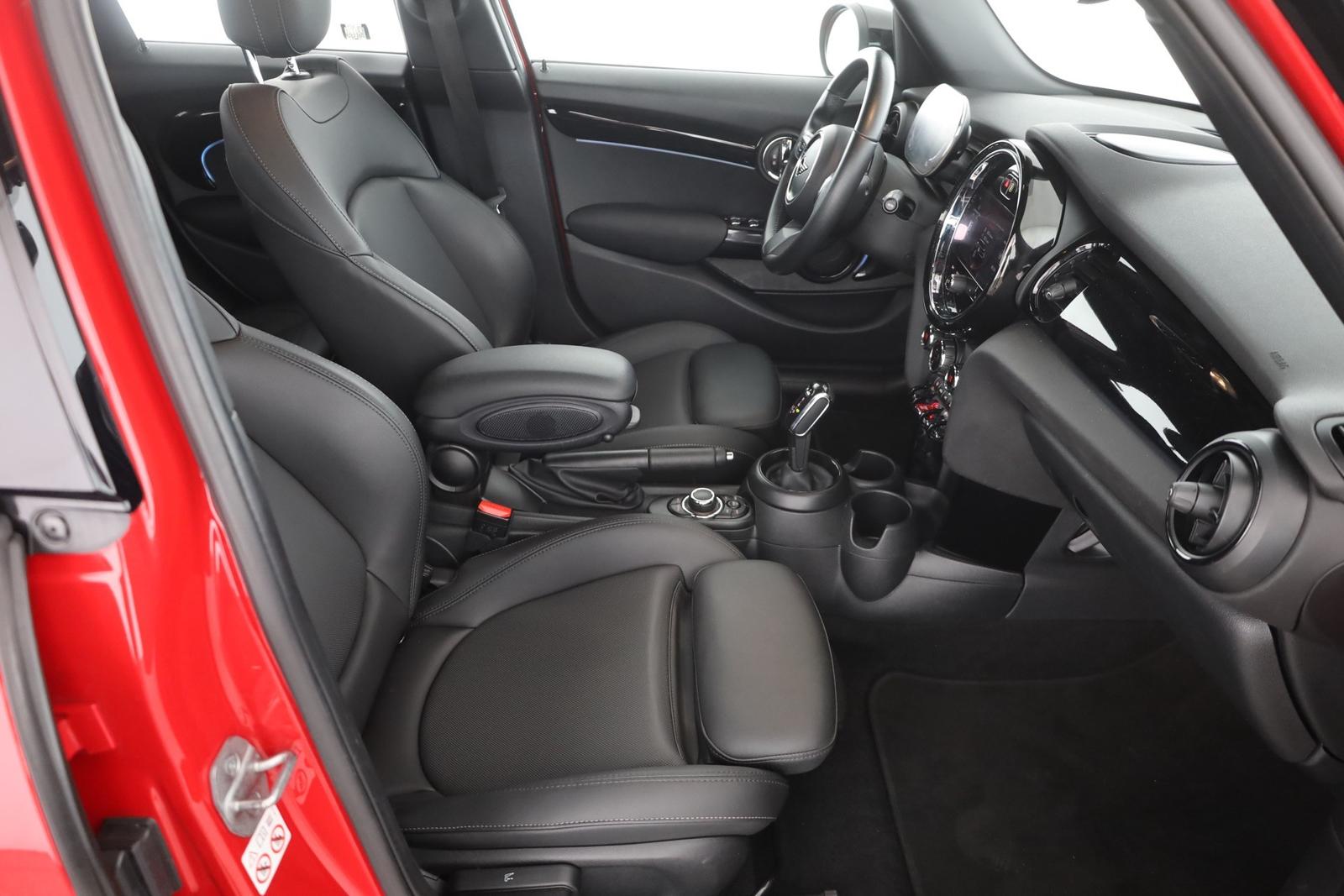 MINI Cooper 1.5 Classic Trim LED Navi Kamera Leder