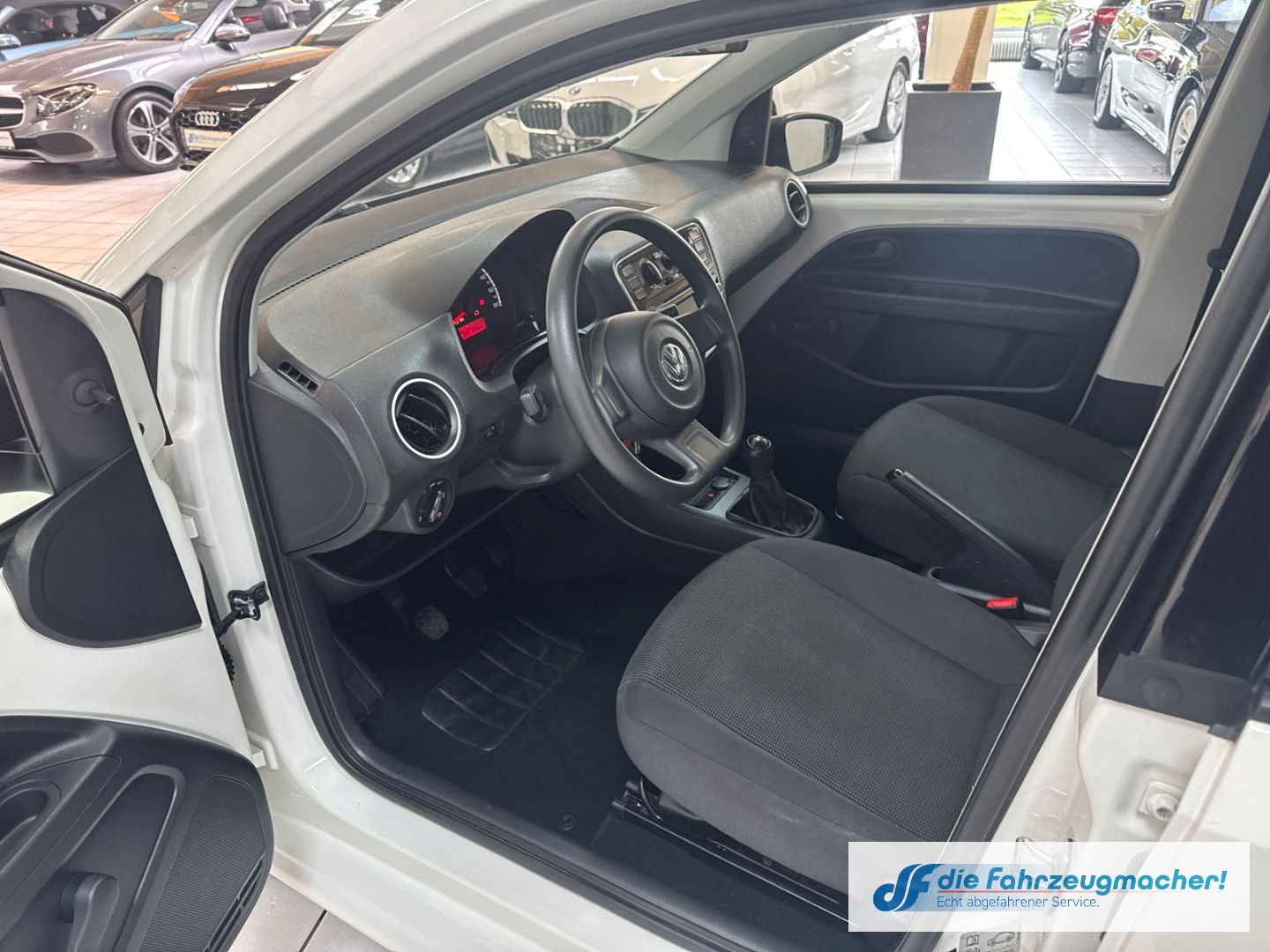 Fahrzeugabbildung Volkswagen up! take GA teilb.Rücksb AUX MP3 CD Tagfahrlicht