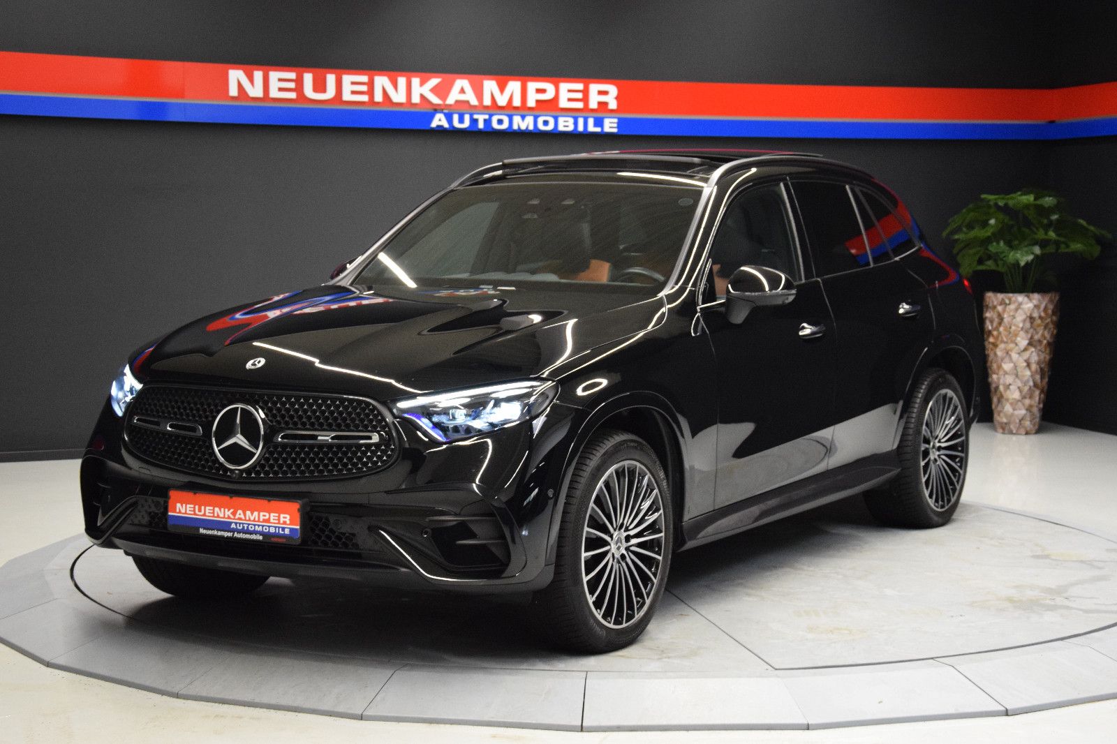 Fahrzeugabbildung Mercedes-Benz GLC 400 e 4Matic AMG Line Pano Distron. AHK 360°
