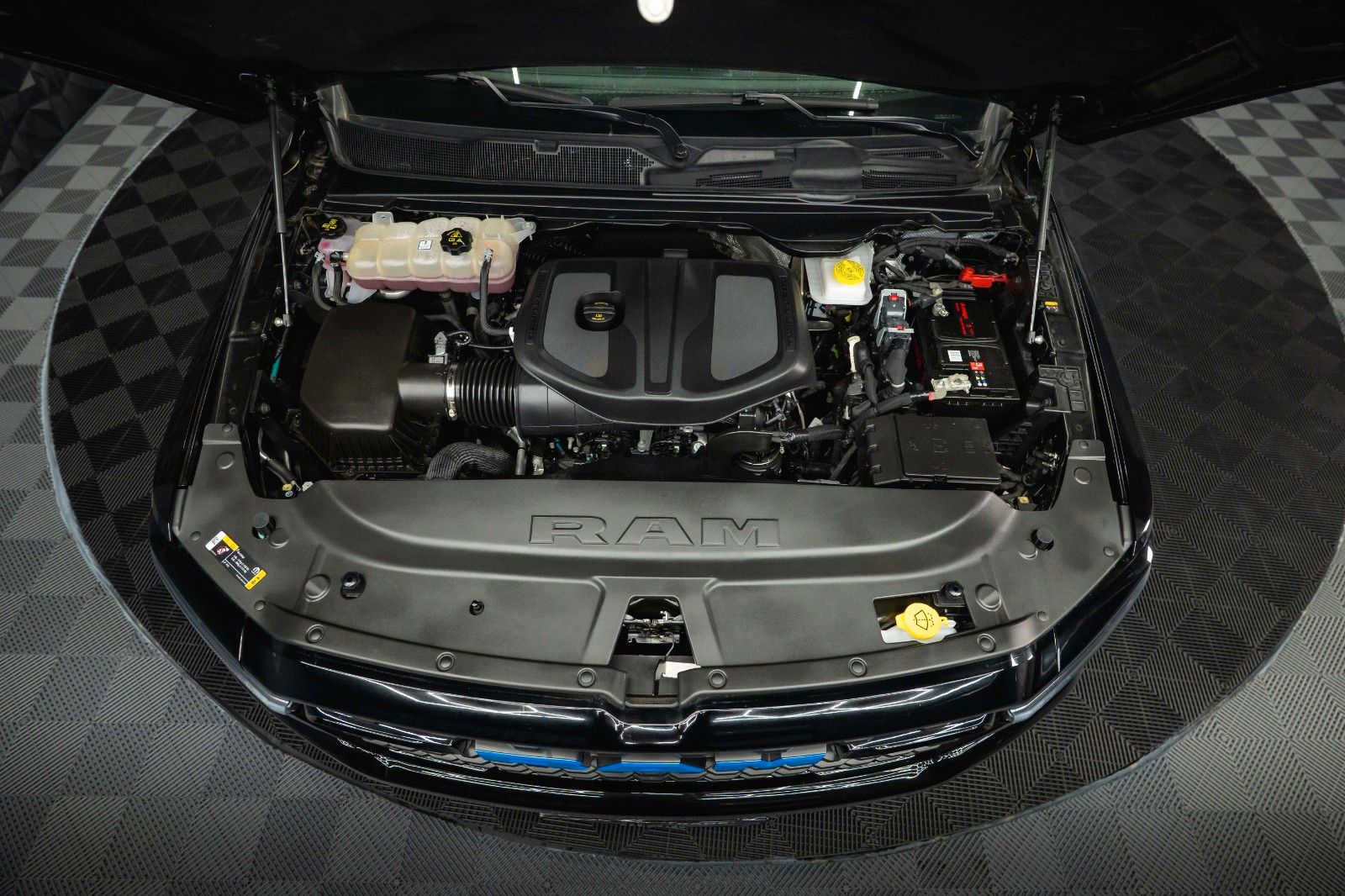 Fahrzeugabbildung Dodge RAM 3.0 MY 25 TWIN TURBO BLACK EDITION *LED*ACC*