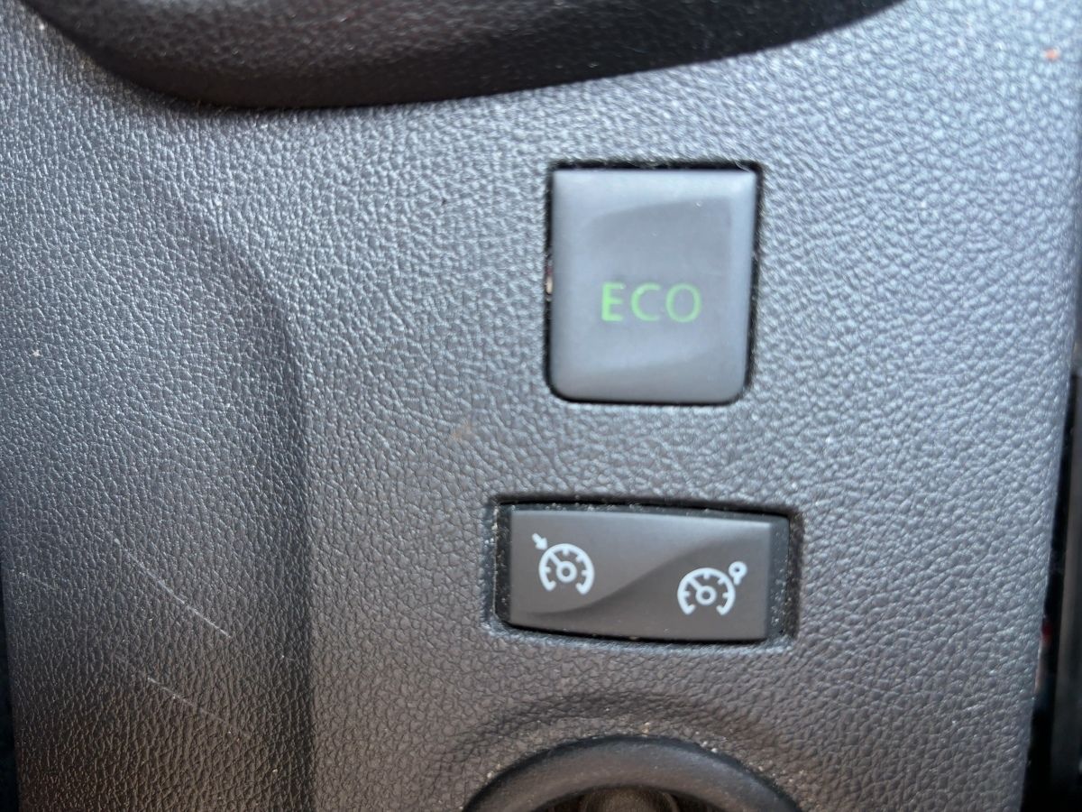 Fahrzeugabbildung Renault Captur Collection TCe 150 EDC SHZ GJR