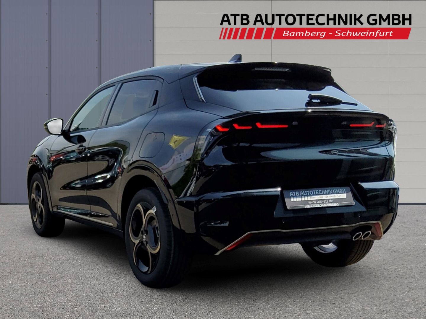 Fahrzeugabbildung Alfa Romeo Junior Intensa Sondermodell, SHZ, Navi, 360°, 1,