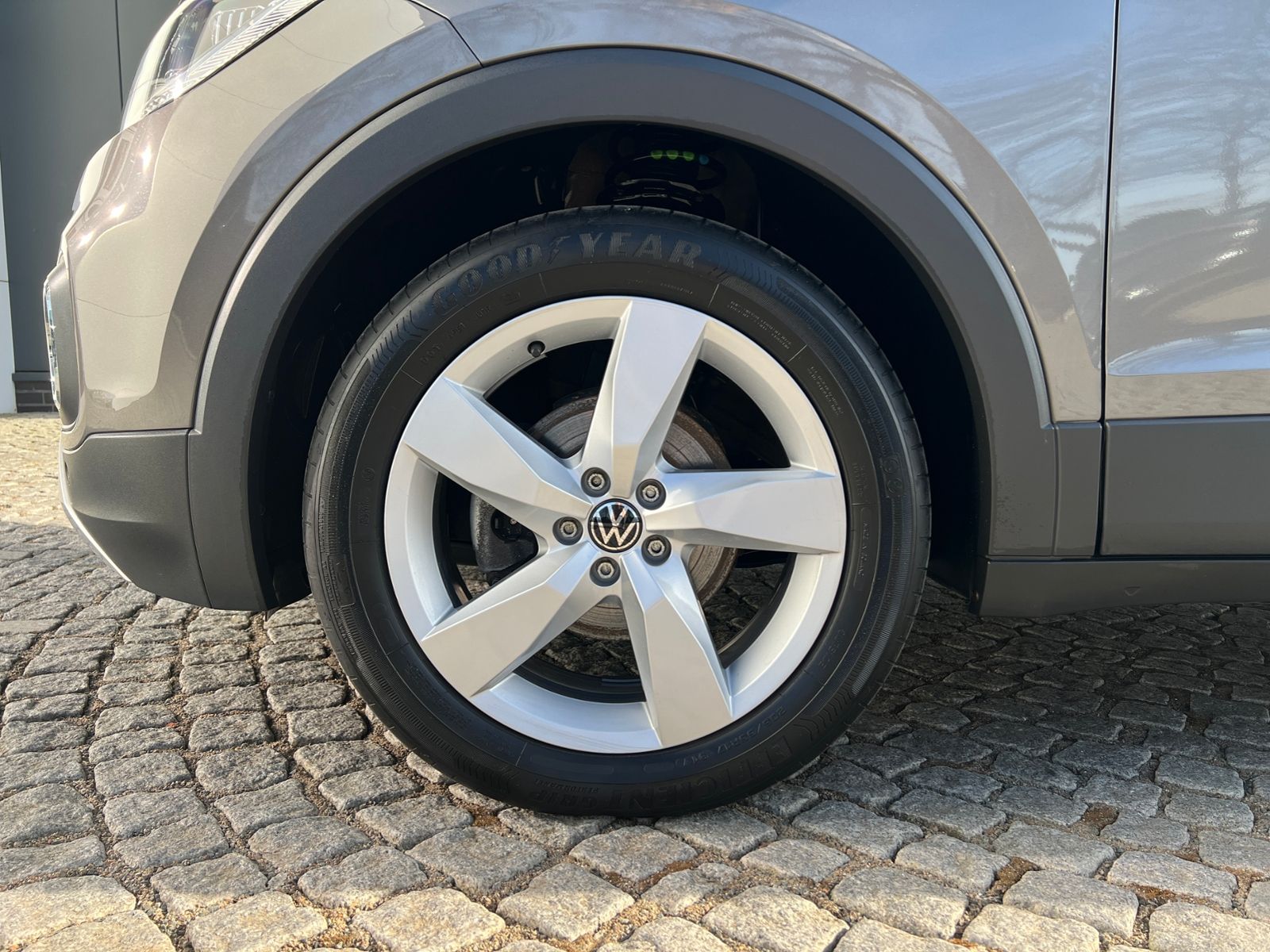 Fahrzeugabbildung Volkswagen T-Cross Style 1.5 TSI DSG *AHK, Navi, ACC, Rückf