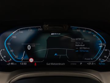 Fahrzeugabbildung BMW 330e xDr Tour Sport Line ACC HUD Pano HiFi Laser