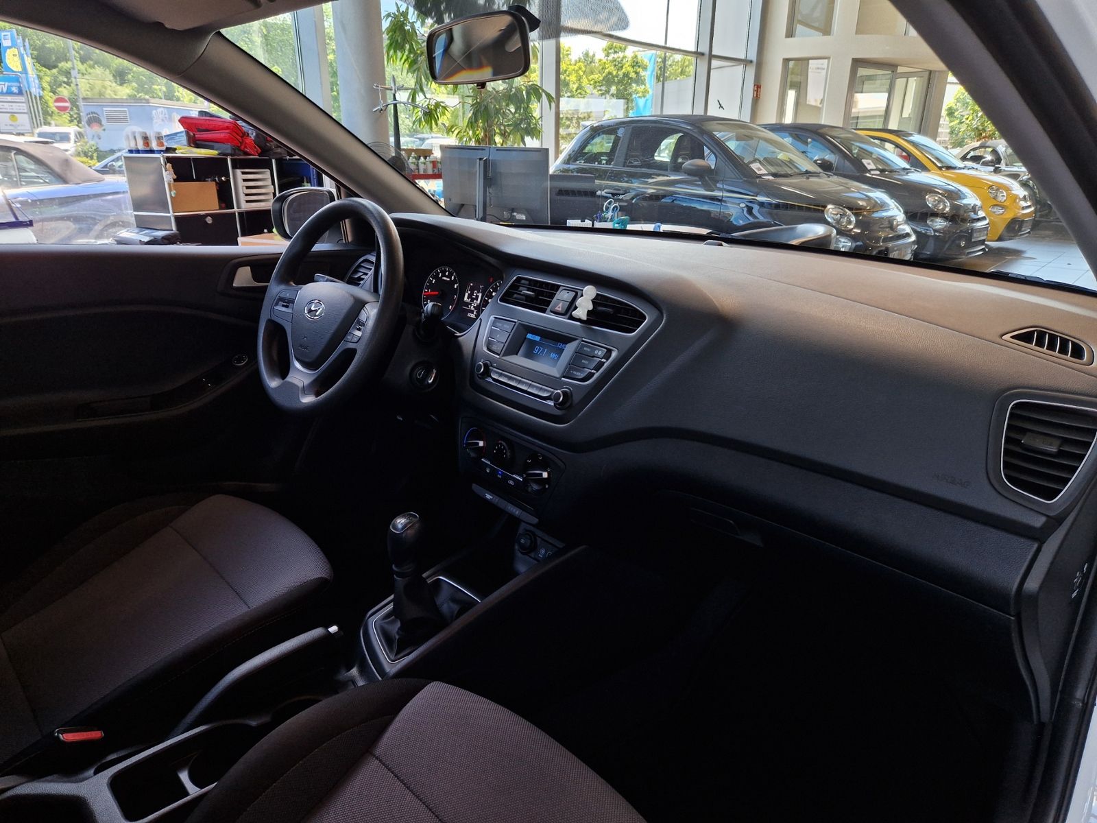 Fahrzeugabbildung Hyundai i20 Pure KLIMA
