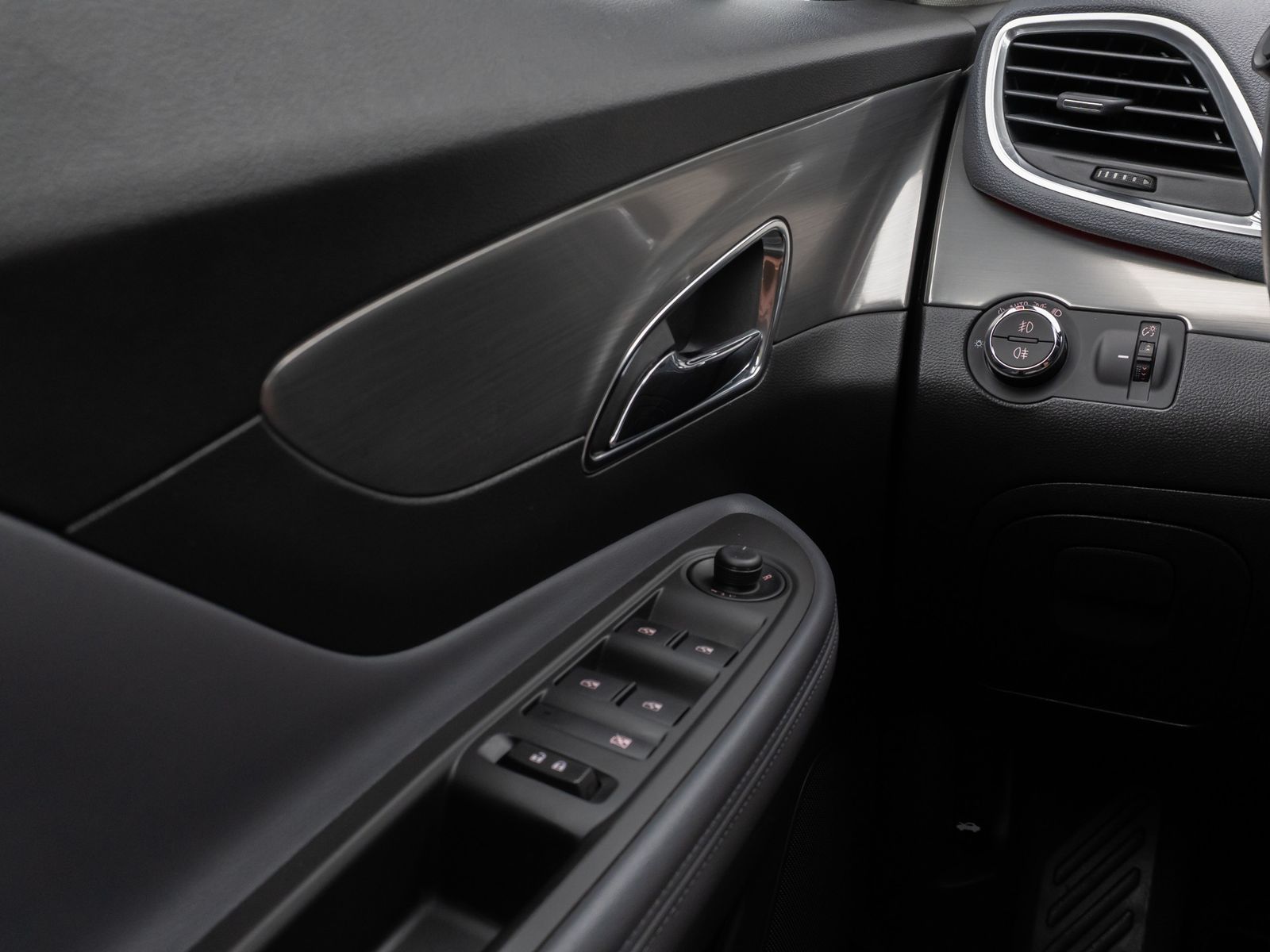 Fahrzeugabbildung Opel Mokka Innovation ecoFlex 4x4 Kamera Navi Bi-Xeno