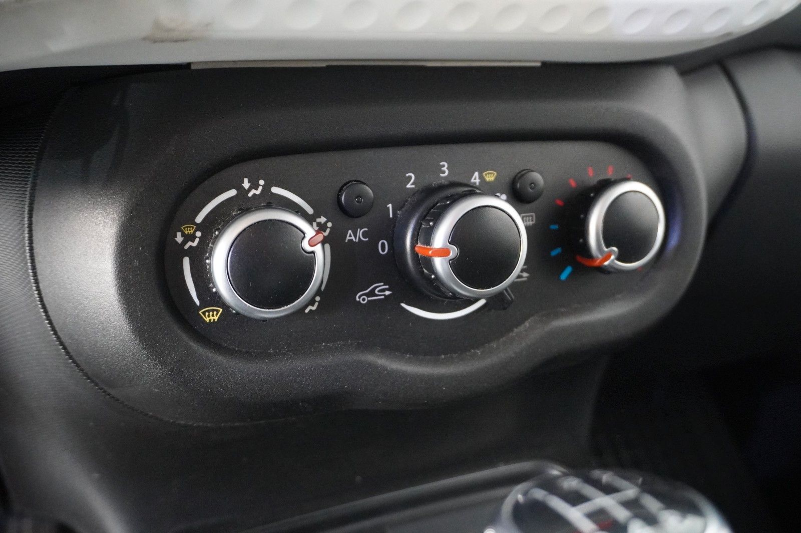 Fahrzeugabbildung Renault Twingo 1.0 SCE LIMITED 5-TÜR  LED/KLIMA/USB/BT