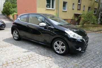 Fahrzeugabbildung Peugeot 208 Allure, Navi, Sitzheizung