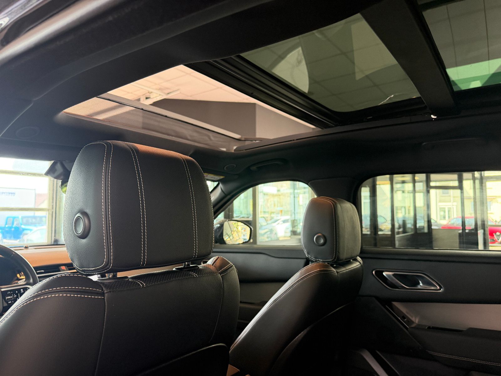Fahrzeugabbildung Land Rover Range Rover Velar/R-DYNAMIC/PANO/HEAD-UP/ACC