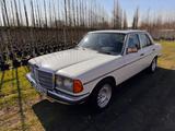 Mercedes-Benz W123 280 E Automatik Oldtimer  - Mercedes-Benz 280 Limousine W123 mit Benzin-Antrieb