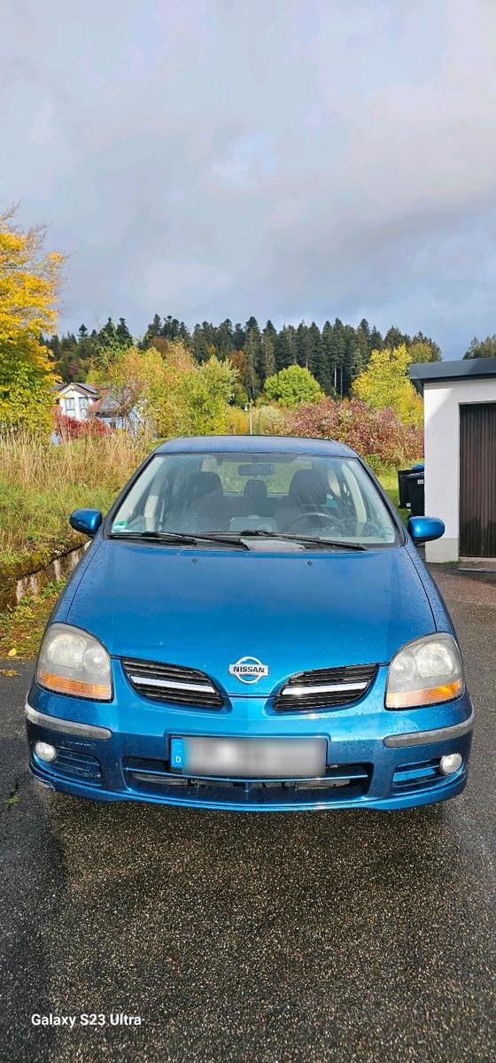 Nissan Almera Tino