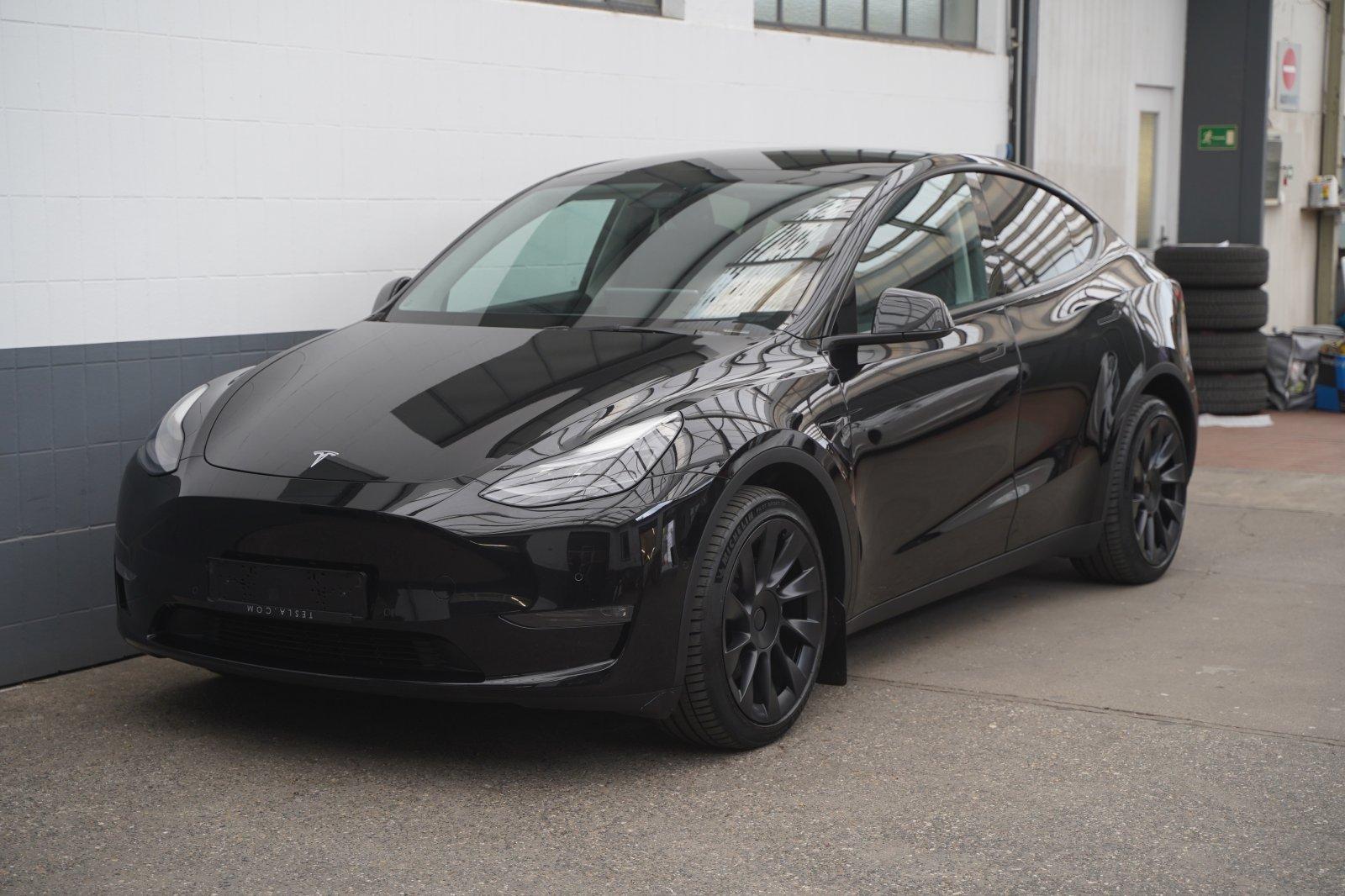 Tesla Model Y Long Range AWD *20-Zoll*