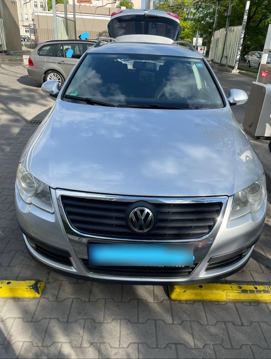 Volkswagen Passat 2010 — салон