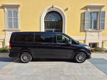 Mercedes V 220 - 4