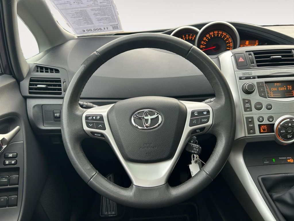 Fahrzeugabbildung Toyota Verso 1.8 Edition