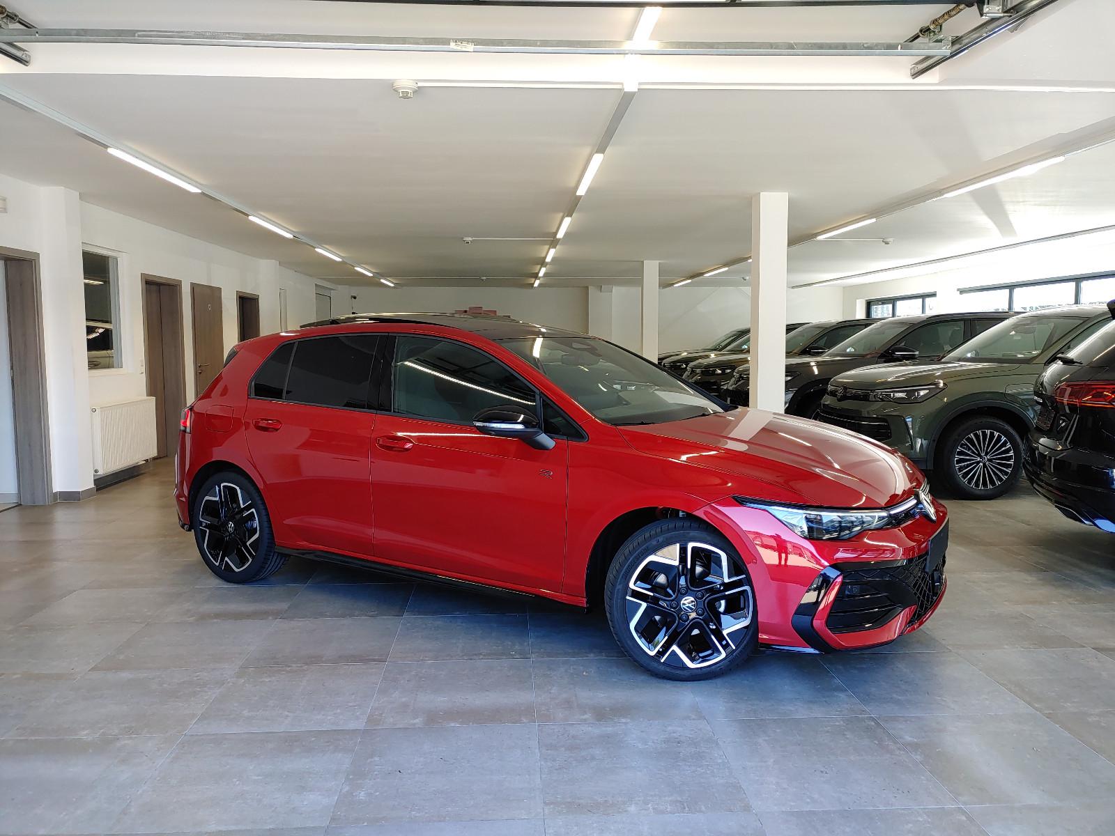 Volkswagen Golf 1.5 eTSI DSG R-Line Pano/Matrix/360°/Harm