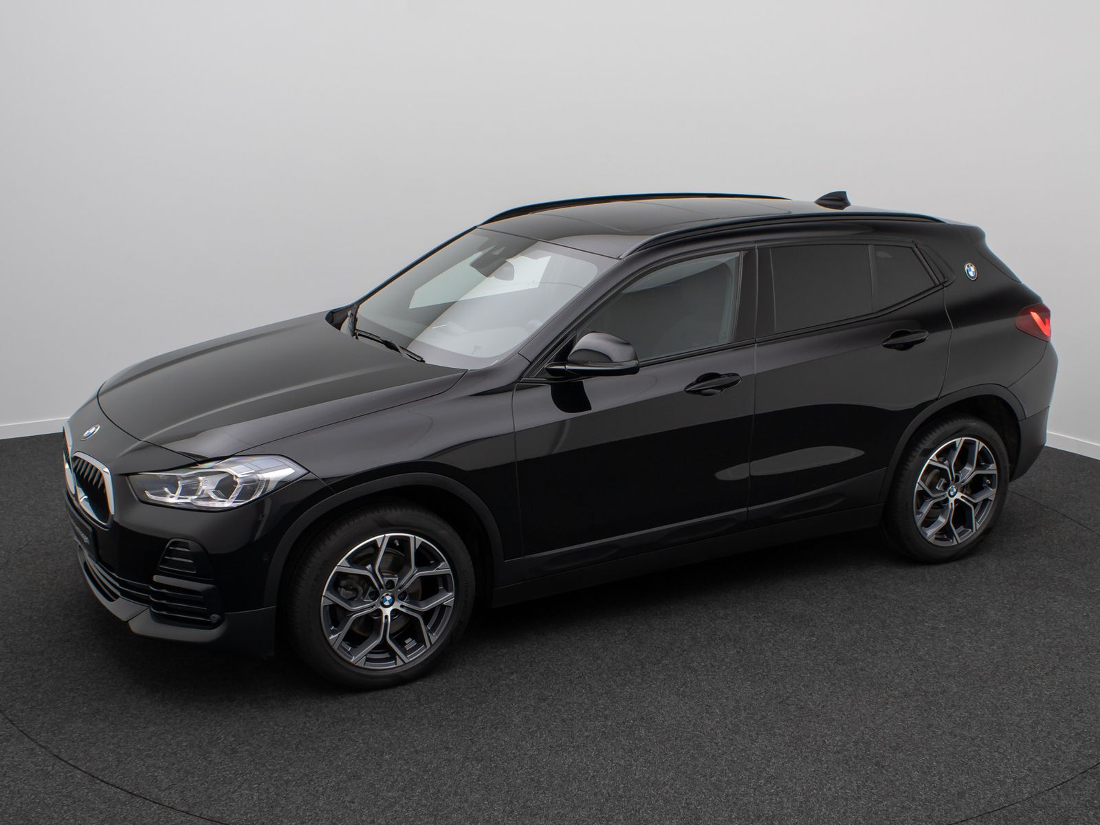Fahrzeugabbildung BMW X2 sD18i Sport HiFi Kamera DAB Panorama 18Zoll