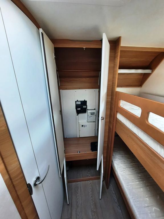 Fahrzeugabbildung Hobby De Luxe 545 KMF Autark/Mover/Combi 6/1. Hand