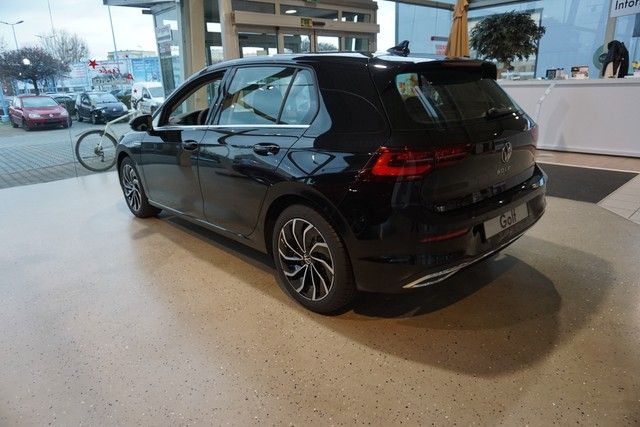 Fahrzeugabbildung Volkswagen Golf VIII TSI Style Matrix Navi Pano AID ACC PDC