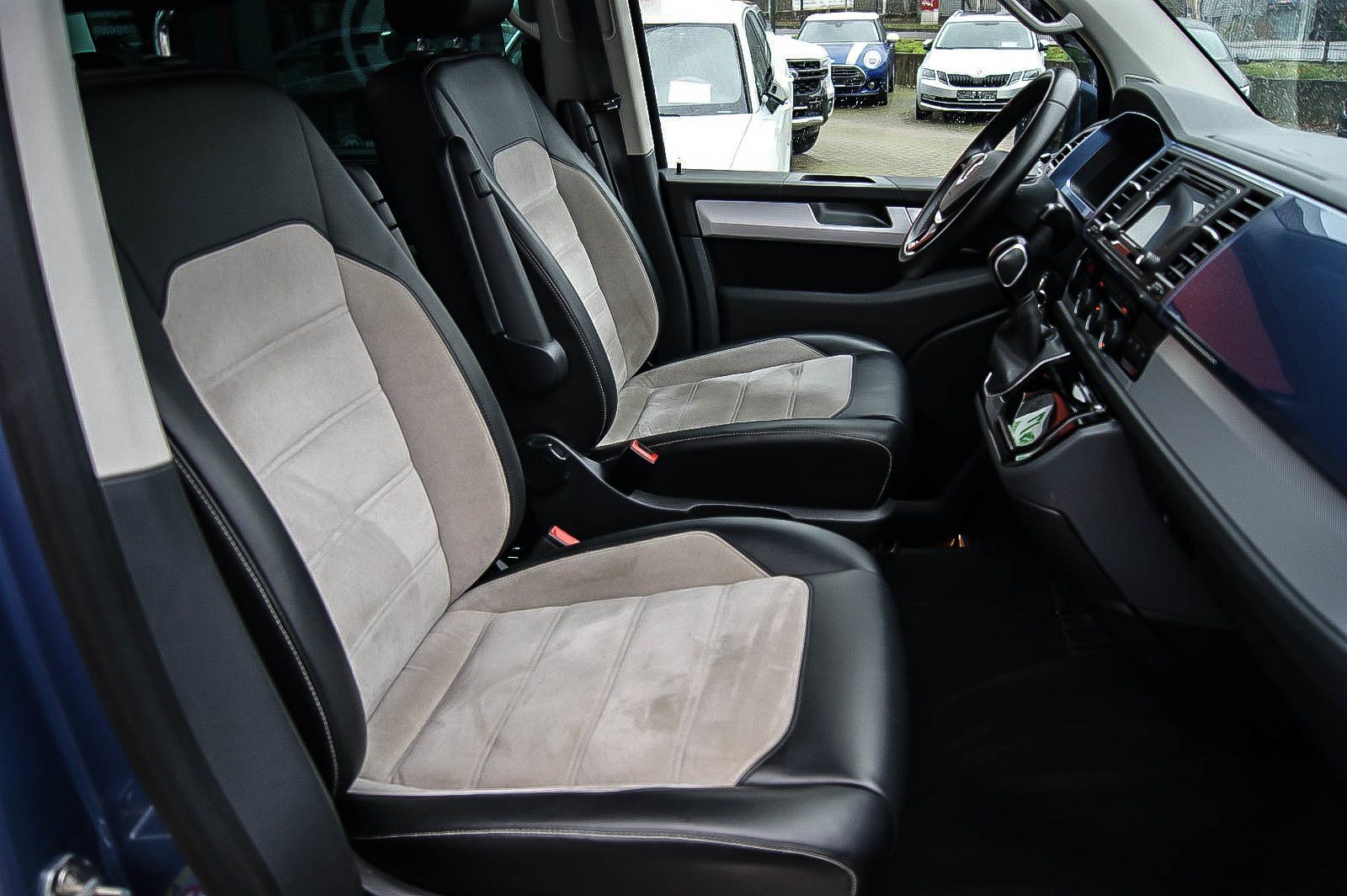 Fahrzeugabbildung Volkswagen T6 Multivan 2.0 TDI DSG Highline LEDER NAVI ACC