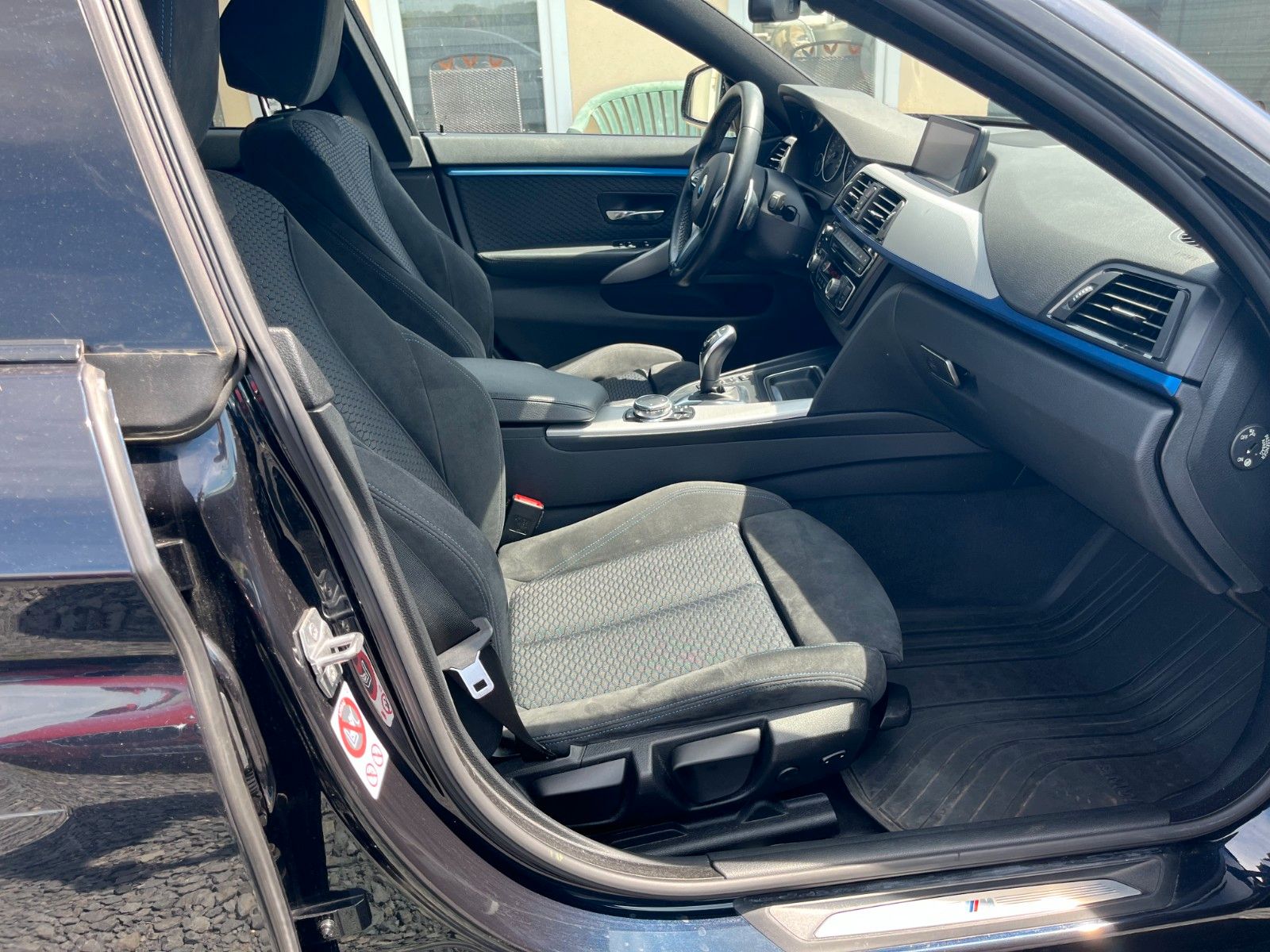 Fahrzeugabbildung BMW 420i Gran Coupé Sport-Aut. M SPORTPAKET Navi LED