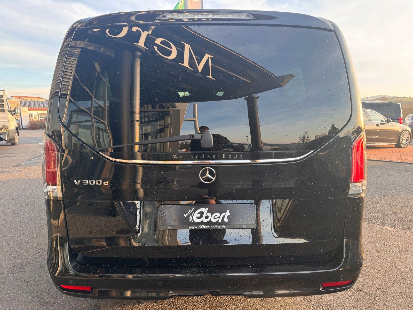 Fahrzeugabbildung Mercedes-Benz V 300 d AVA Extralang DISTRONIC Standheiz