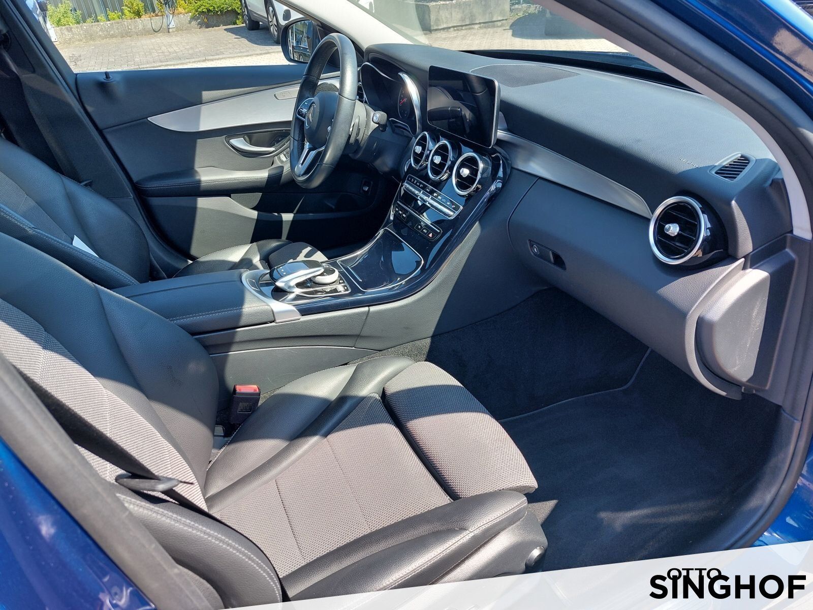 Fahrzeugabbildung Mercedes-Benz C 200 Avantgarde +RÜ Kam+LED+TOTW+Navi+Sitzhg+