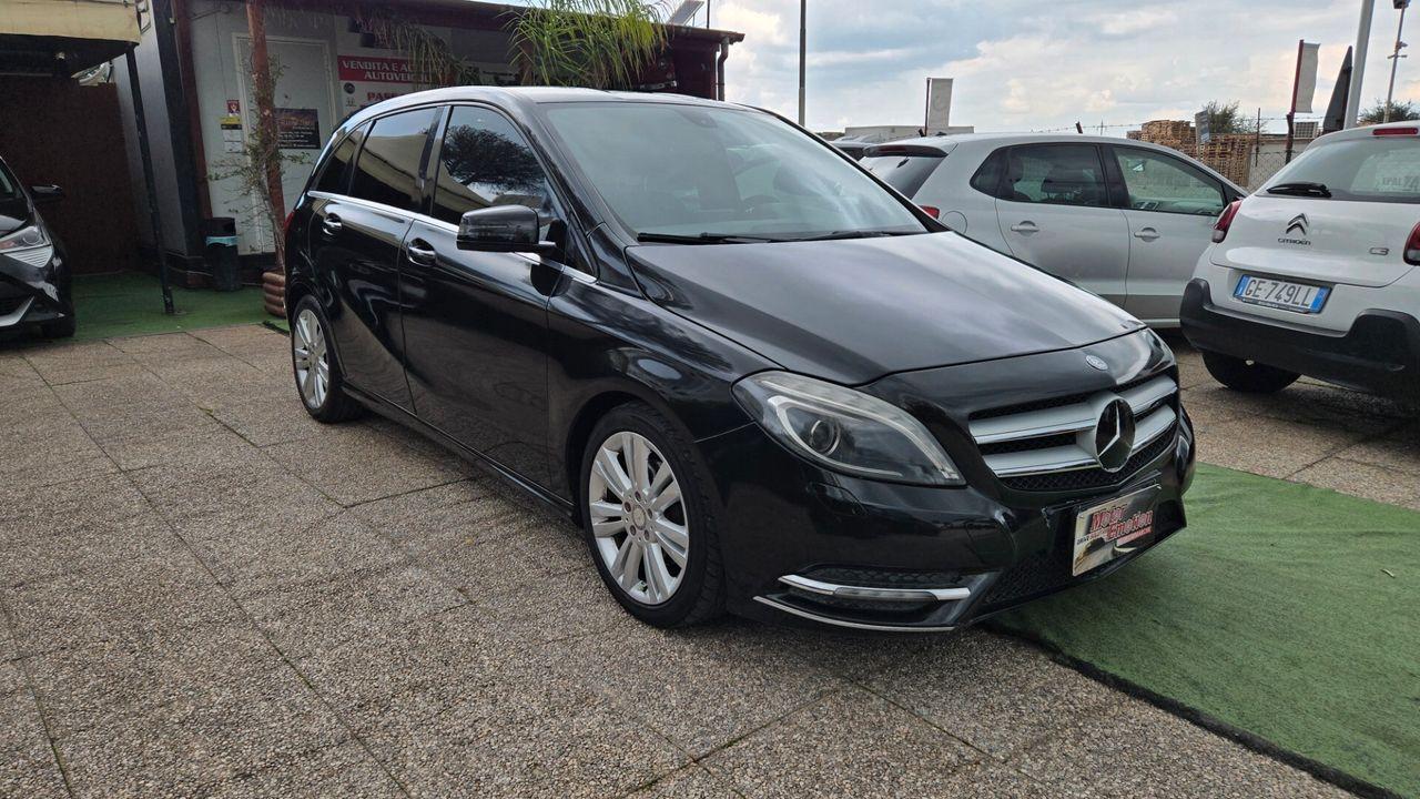 Mercedes-Benz B 180