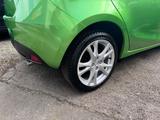 Mazda 2 Lim. 1.5 Impression 5Tür*Klimaauto*Sitzh*Tempo - Mazda 2: Grün