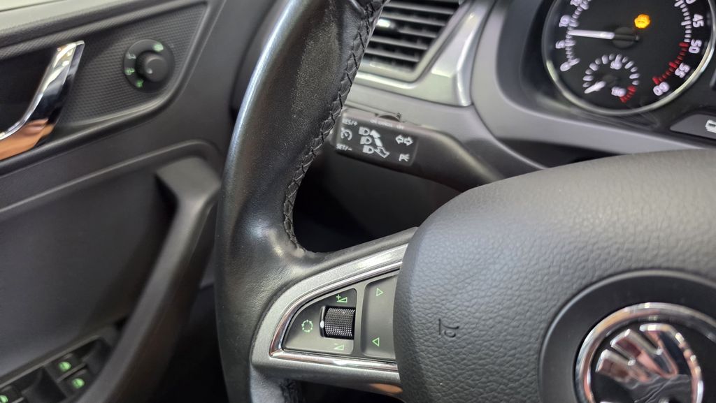 Spaceback 1.6 TDI Xenon 1.Hand SHZ PDC
