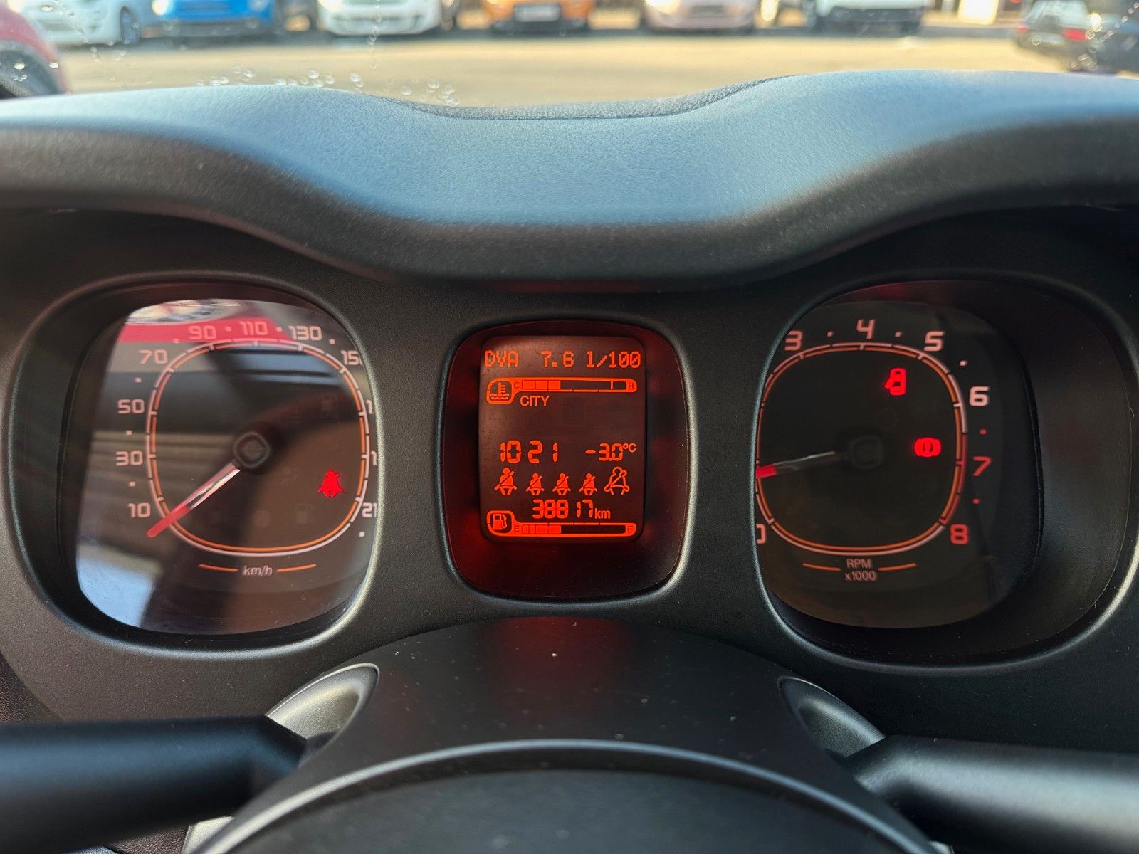 Fahrzeugabbildung Fiat Panda Easy Parksensoren Radio Klima