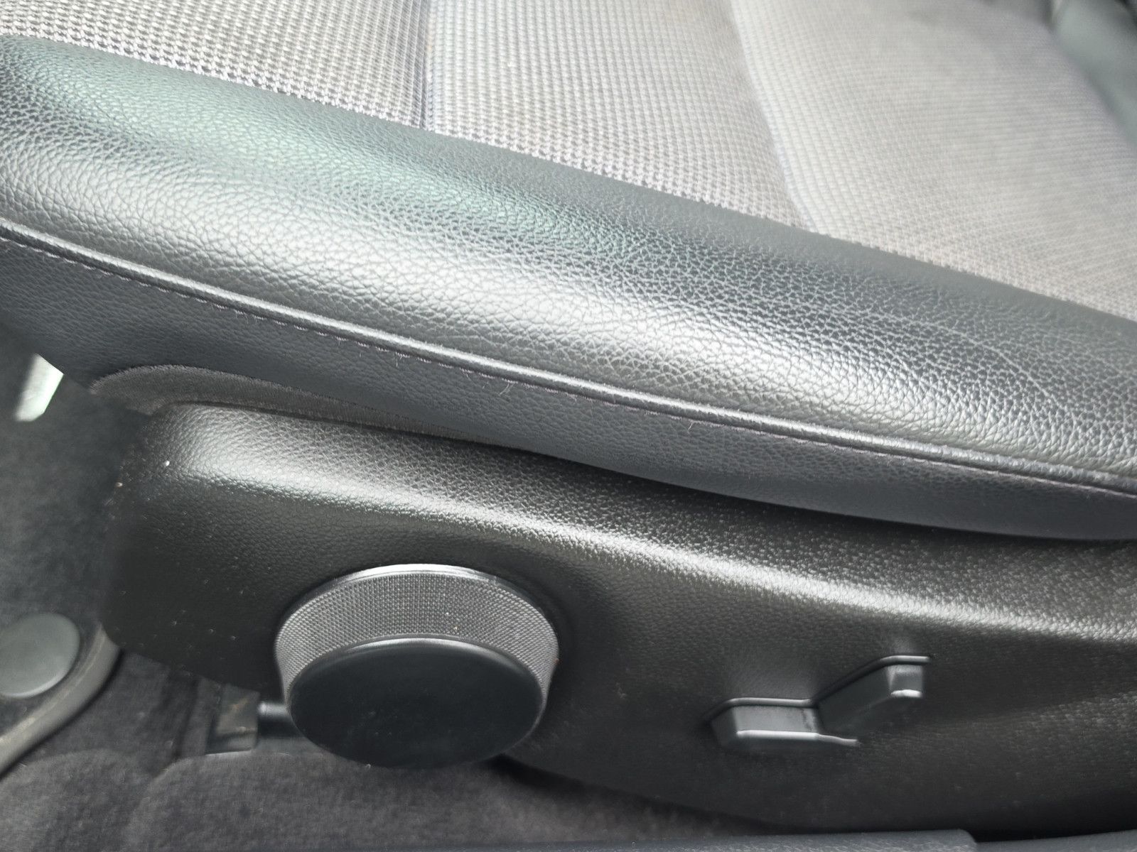 Fahrzeugabbildung Mercedes-Benz C 200 CGI BlueEfficiency AVANTGARDE/AUTOMATIK