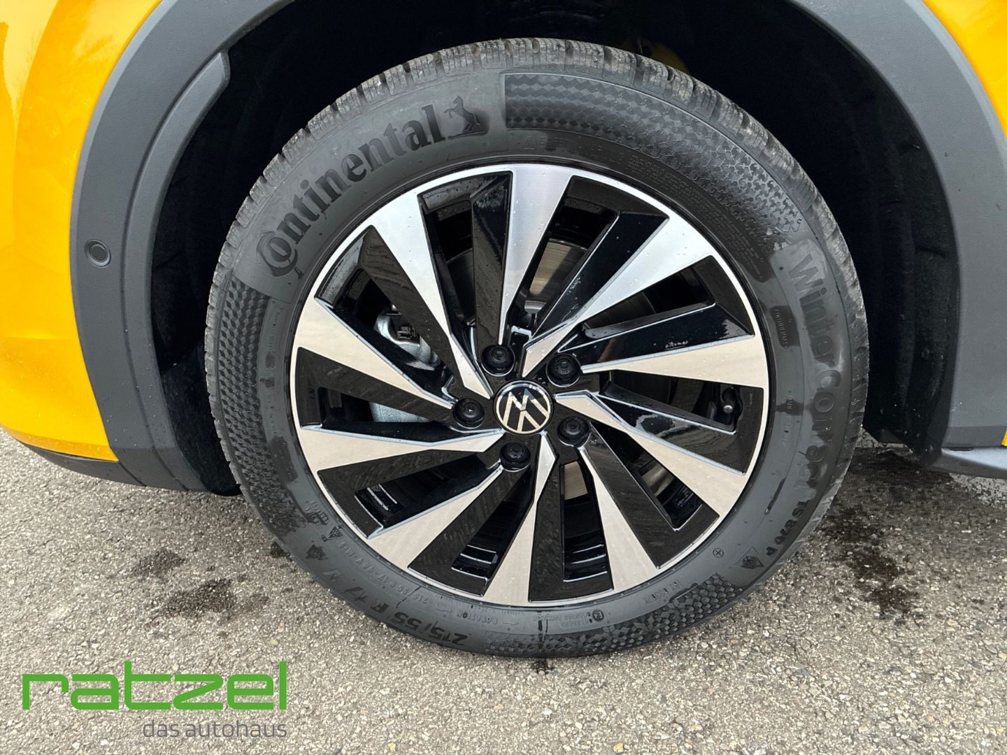 Fahrzeugabbildung Volkswagen T-Roc R-LINE 1.5 eTSI DSG IQ.Drive+LED+Keyless