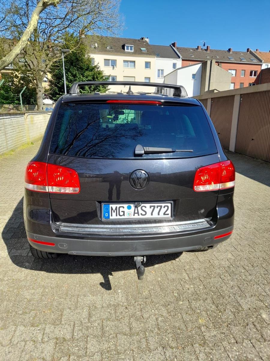 Volkswagen Touareg 2004 — вигляд ззаду