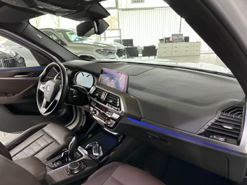 Fahrzeugabbildung BMW X3 xD20d Luxury Line DAB HUD Komfort Alarm Leder