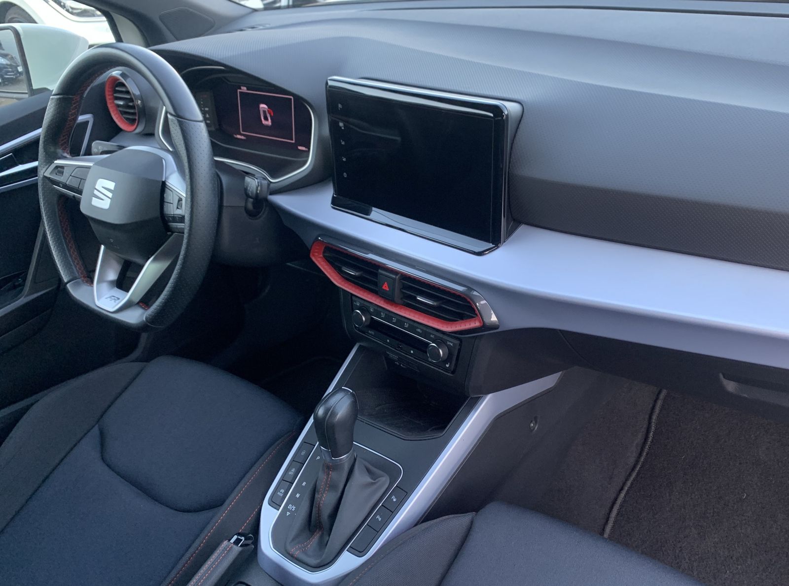 Fahrzeugabbildung SEAT Arona 1.5 TSI*FR*Beats*LED*AHK*Cam*ACC*