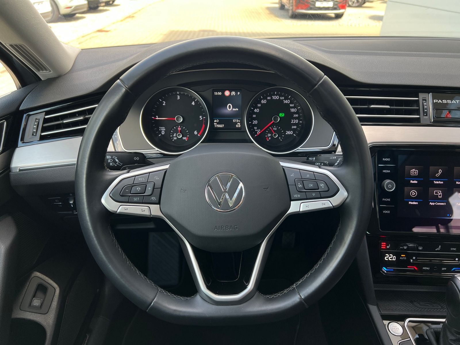 Fahrzeugabbildung Volkswagen Passat Variant Elegance 2.0 TDI DSG *AHK, IQ-Lig