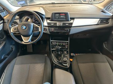 MYAUTOCENTER – Gebraucht- und Jahreswagen mit Werkstattservice in Pfaffenhofen BMW 218 *SERVICE NEU*TÜV 1227*TEMPO*2-ZONEN*SZHZ*