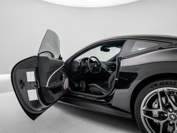 صورة 9 لـ 2021 Ferrari ROMA