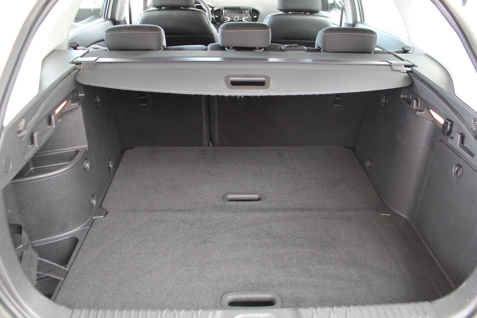 Lada Vesta Cross Sitzheizung Bluetooth Climatronic