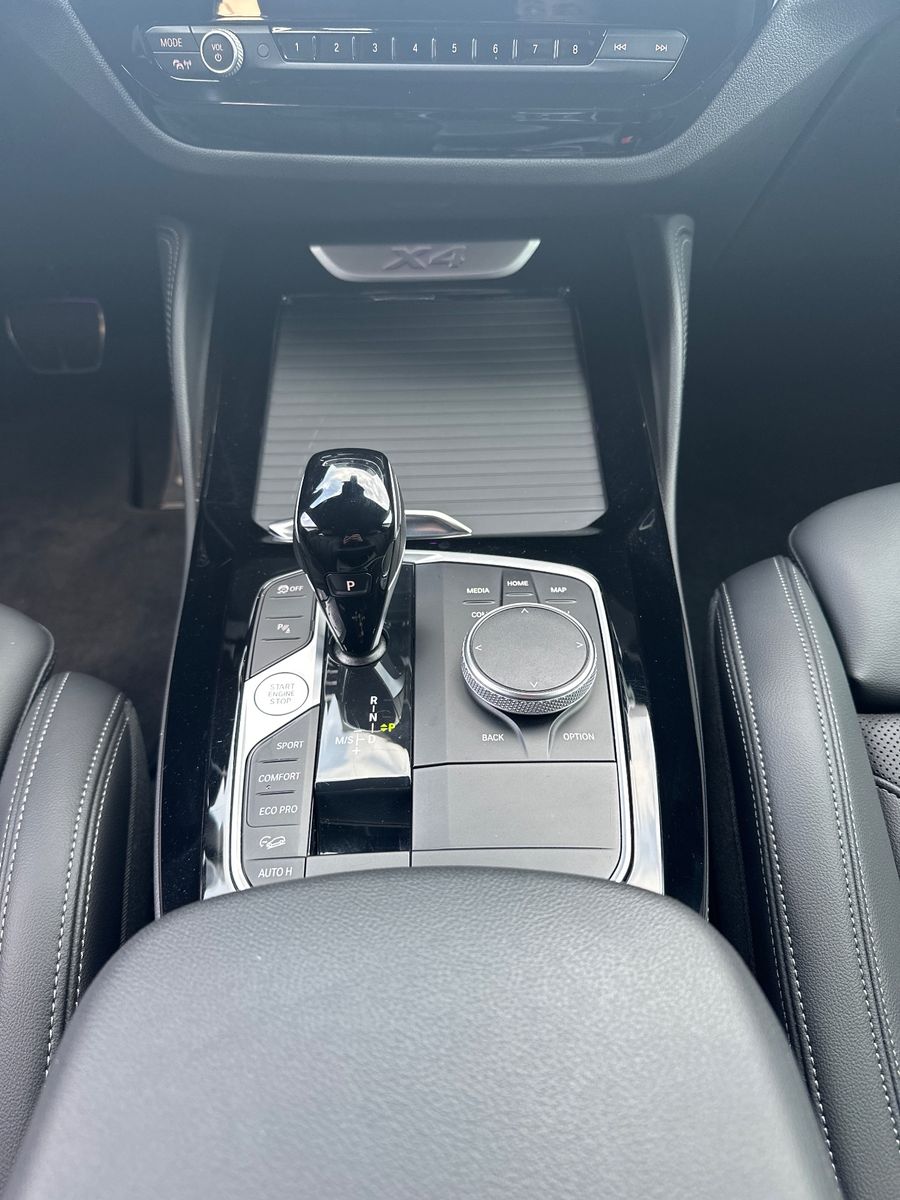 Fahrzeugabbildung BMW X4 xDrive20d M-Sport NAV+LED+AHK++20ZOLL+KAMERA