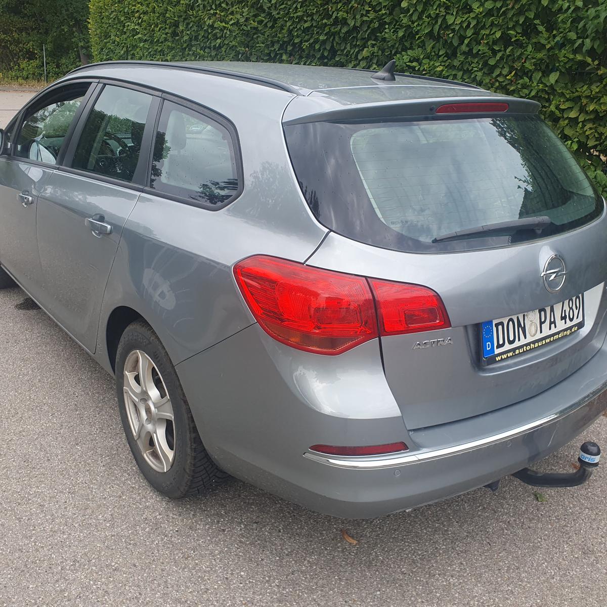 Opel Astra 2014 — engine 1.686 cm³, 110 HP (81kW)