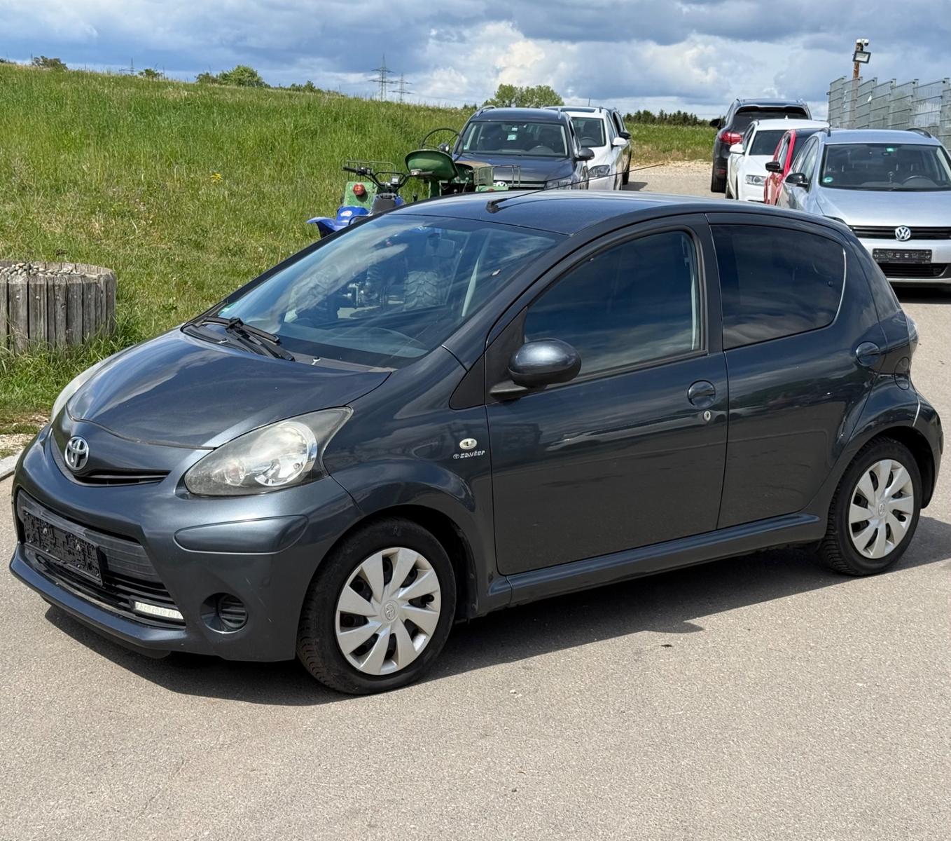 Toyota Aygo 1.0 *EURO.5*KLIMA*ALUFELGEN*5.TÜRIG*1.HAND*