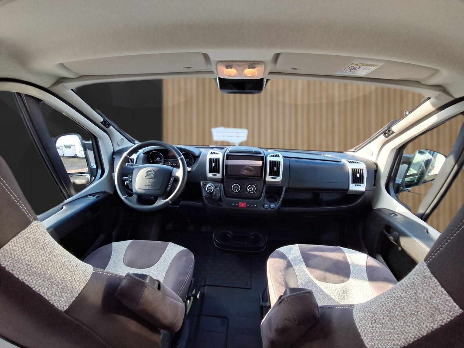 Fahrzeugabbildung Pössl Roadcruiser Citroen 165 PS Mark./AHK/Navi/Solar