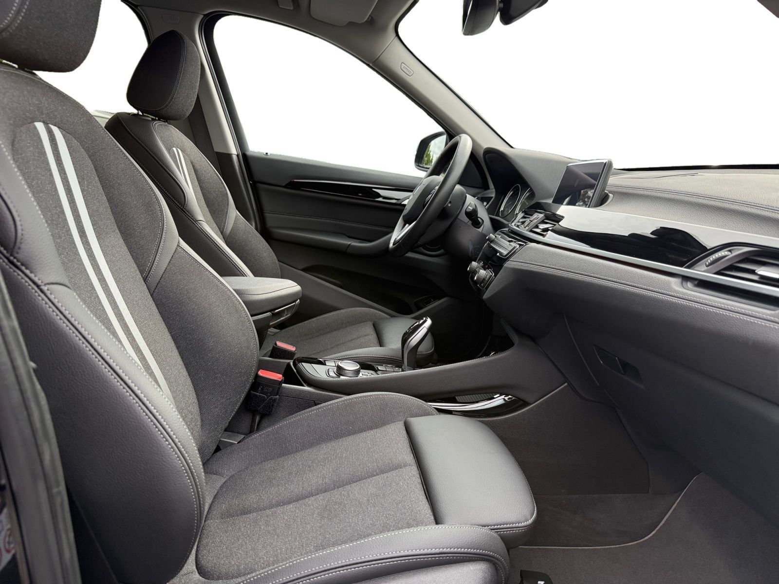 Fahrzeugabbildung BMW X1 sDrive18i Sport Line AMB DAB 1.HD
